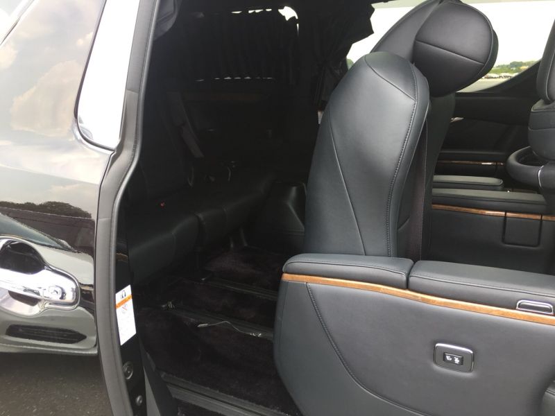 2015 Toyota Vellfire Hybrid Executive Lounge rear seat entry 2