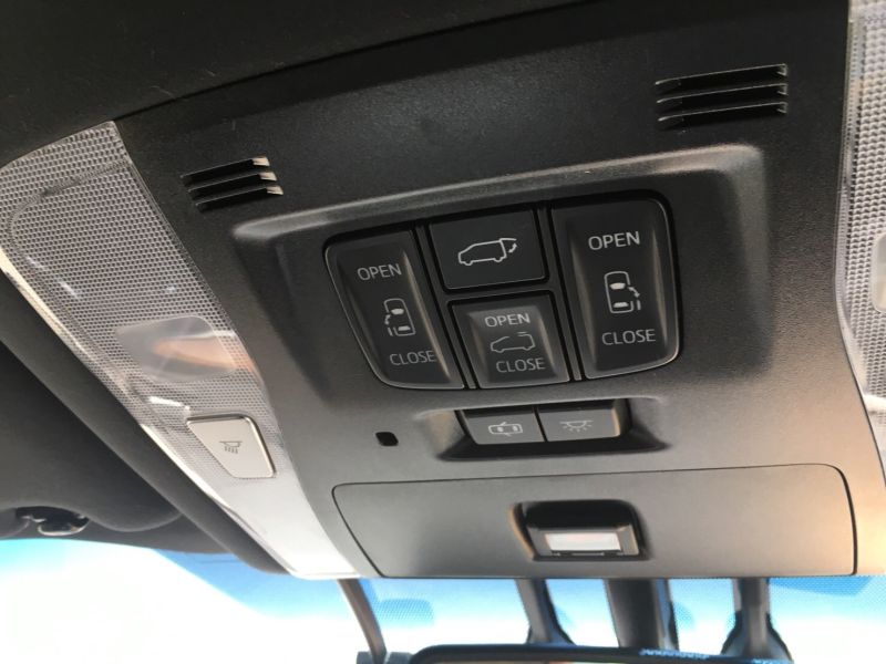 2015 Toyota Vellfire Hybrid Executive Lounge roof controls