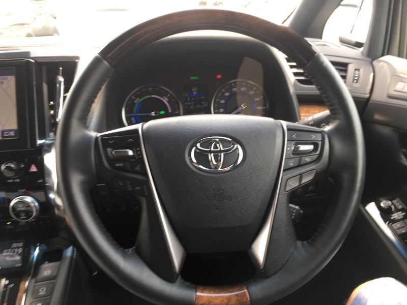 2015 Toyota Vellfire Hybrid Executive Lounge steering wheel