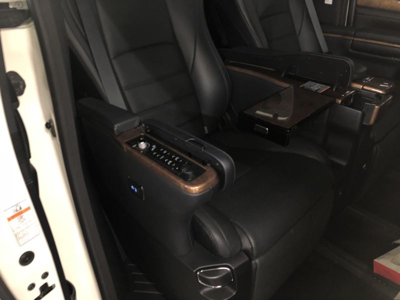2016 Toyota Alphard Hybrid Executive Lounge middle seats