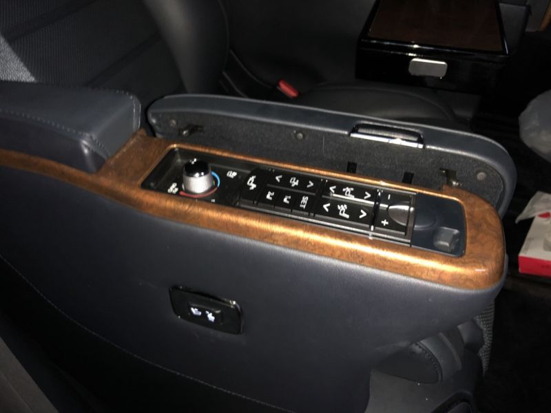 2016 Toyota Alphard Hybrid Executive Lounge rear controls