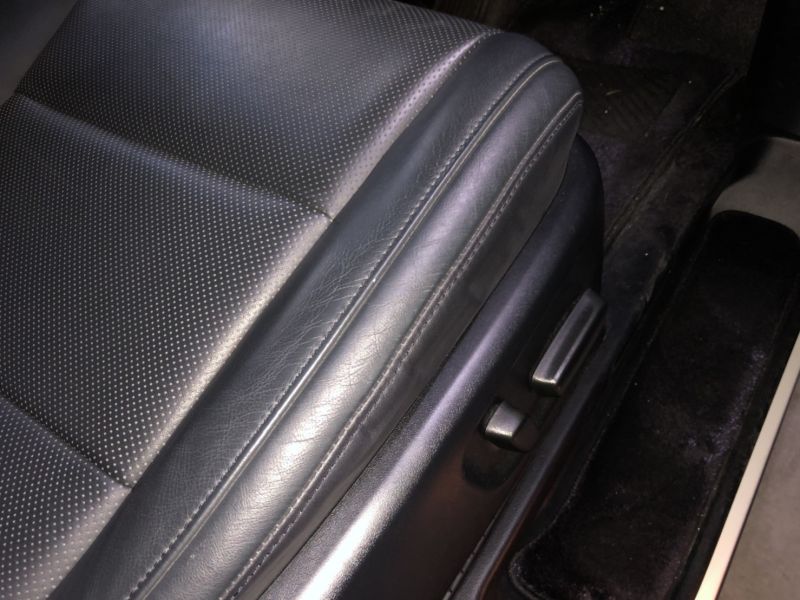 2016 Toyota Alphard Hybrid Executive Lounge seat controls