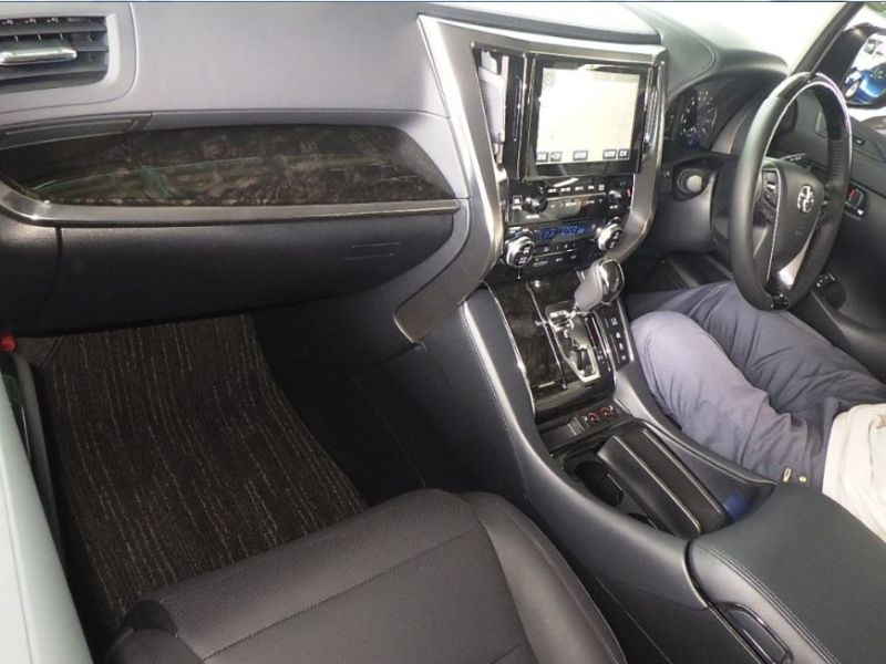 2017 Toyota Alphard Hybrid SR C Package auction interior