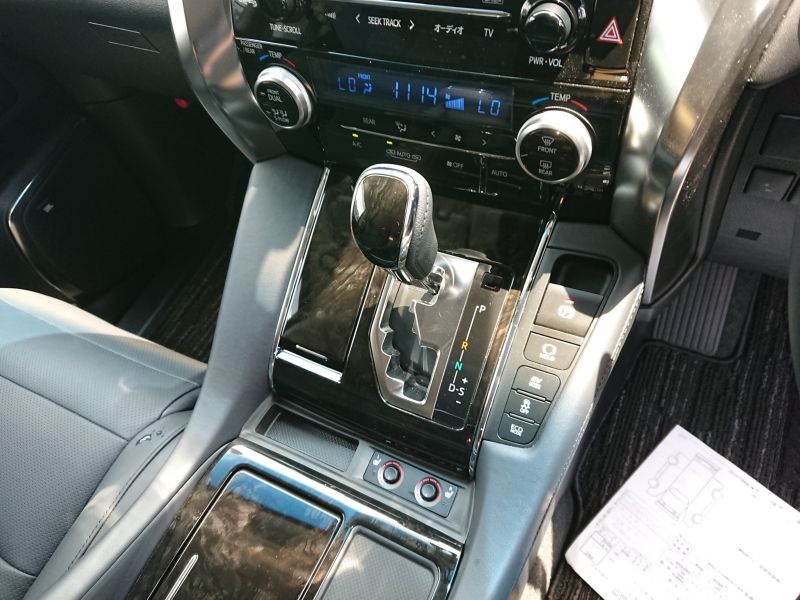 2017 Toyota Alphard Hybrid SR C Package shifter