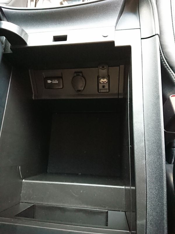 2017 Toyota Alphard Hybrid SR C Package storage compartment