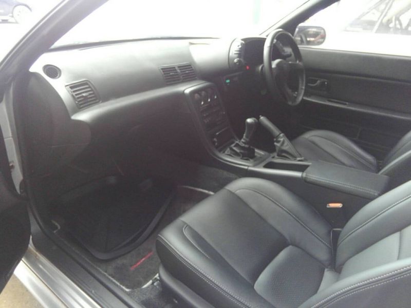 1992 Nissan Skyline R32 GTR interior 4