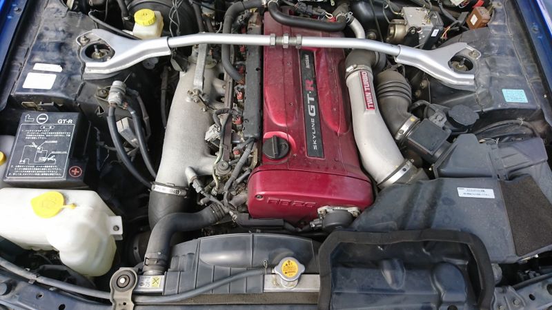 1999 Nissan Skyline R34 GTR VSpec blue engine