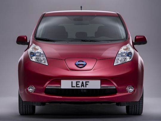 Nissan Leaf import red front