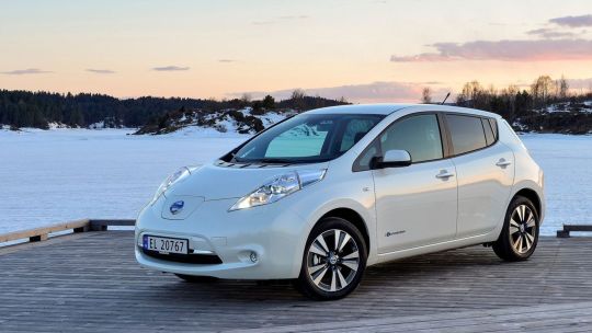 Nissan Leaf import white scenery