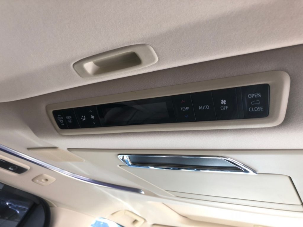 2017 Toyota Alphard Hybrid Executive Lounge roof controls