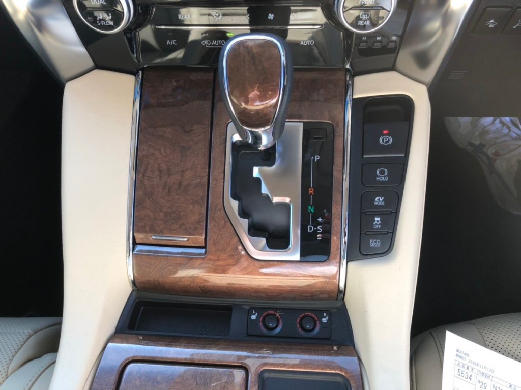 2017 Toyota Alphard Hybrid Executive Lounge shift lever