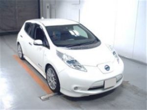 2013 Nissan Leaf G front
