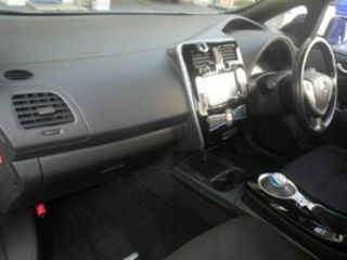 2013 Nissan Leaf G interior