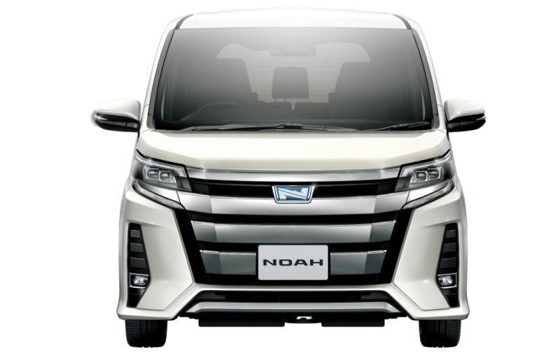 Toyota Noah Hybrid 11