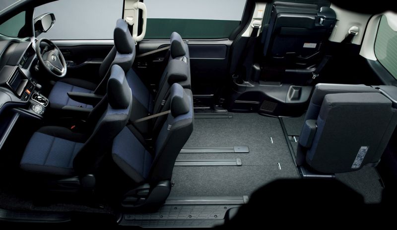 Toyota Voxy Hybrid interior 4