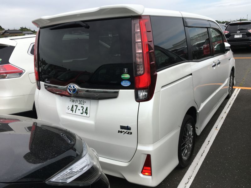 2016 Toyota Noah Hybrid 05