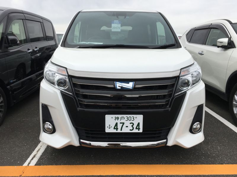 2016 Toyota Noah Hybrid 13