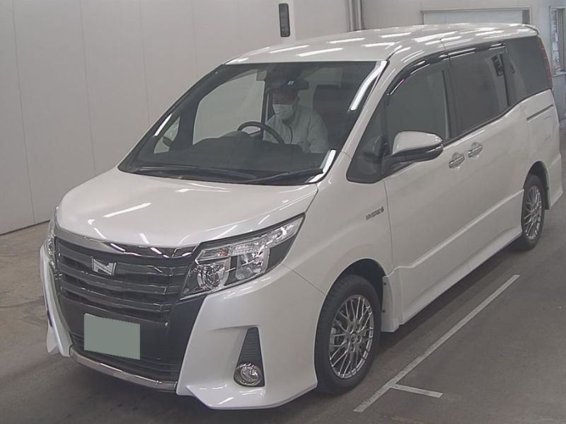2016 Toyota Noah Hybrid 22