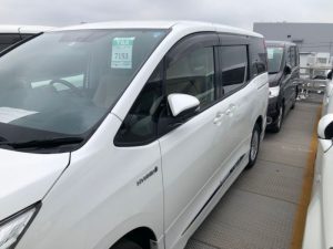 2014 Toyota Noah Hybrid G 16