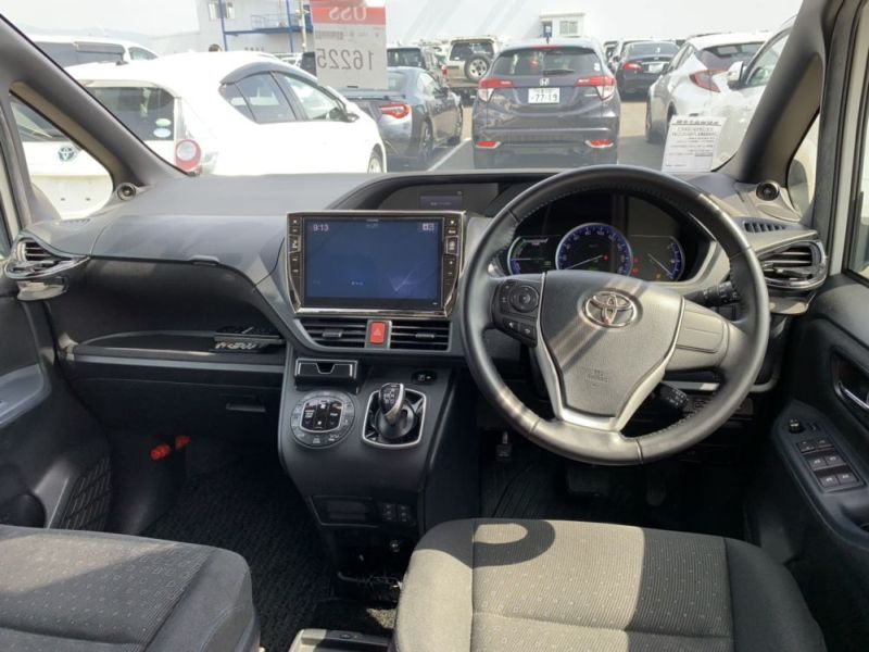 2015 Toyota Voxy Hybrid V 06