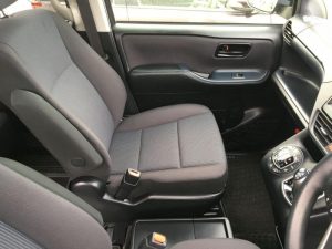2015 Voxy Hybrid X 08