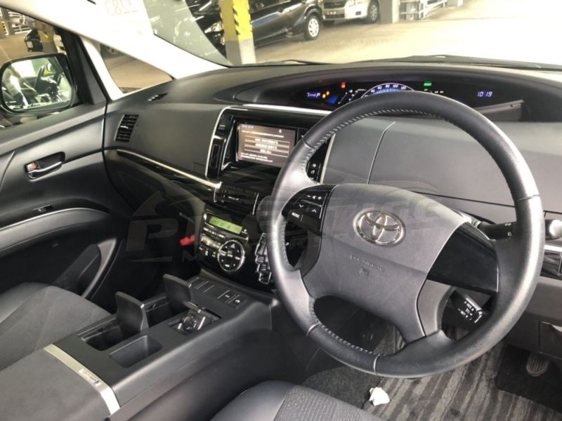 2015 Toyota Estima hybrid 03