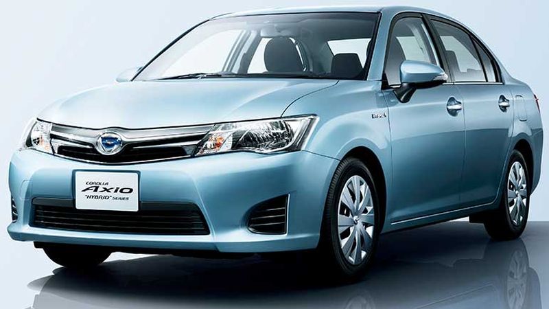 Toyota Corolla Axio hybrid blue front