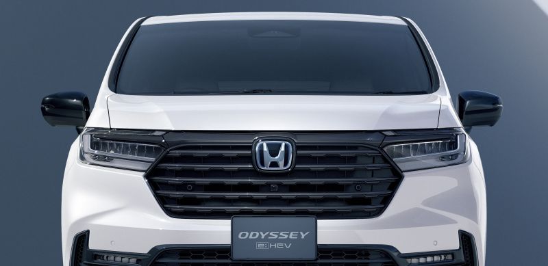 Import Honda Odyssey hybrid Absolute black edition front