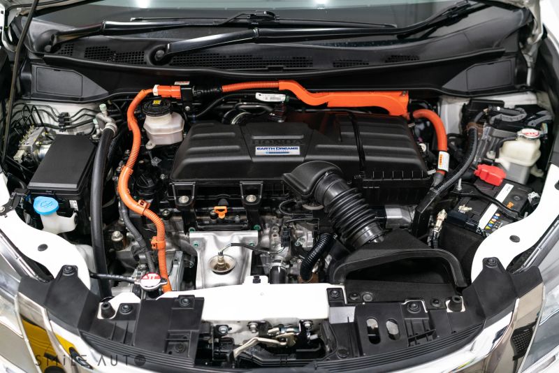 Import Honda Odyssey hybrid engine bay