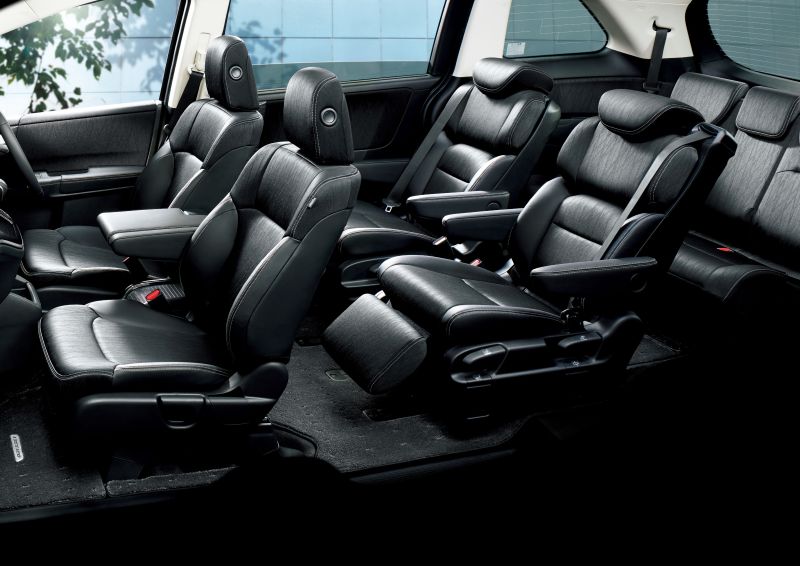Import Honda Odyssey hybrid interior seat layout