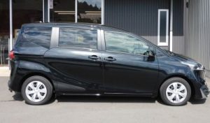 2021 Toyota Sienta Type III side