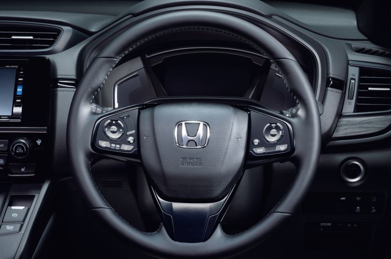 Honda CR-V hybrid eHEV Black Edition steering wheel