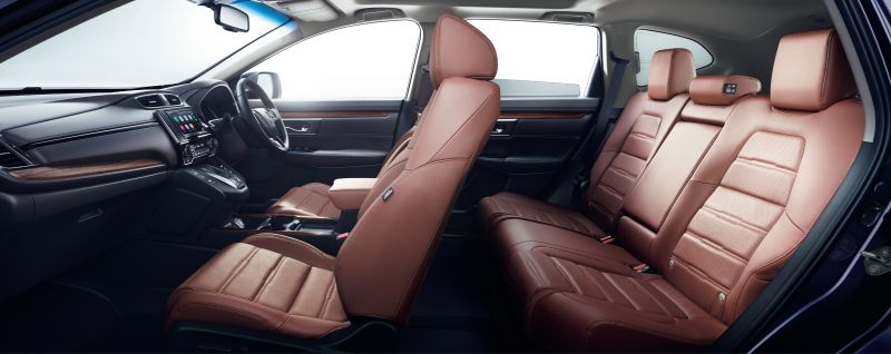 Honda CRV hybrid Japan interior