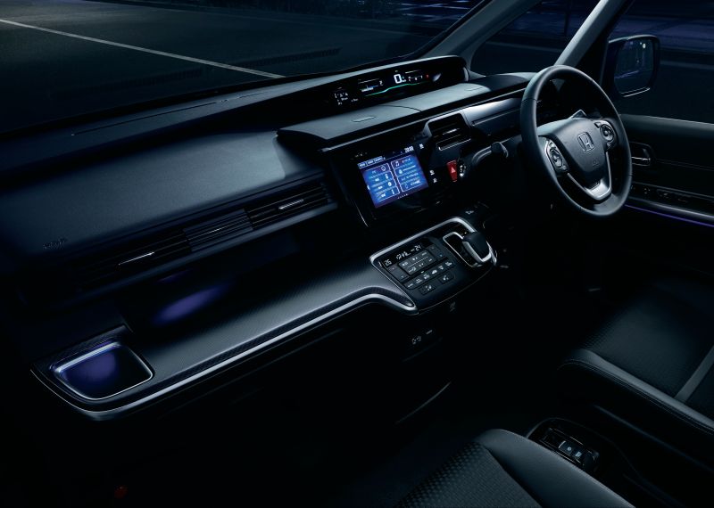 Honda Stepwgn hybrid interior