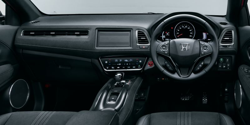 Honda Vezel Hybrid RS interior dashboard console