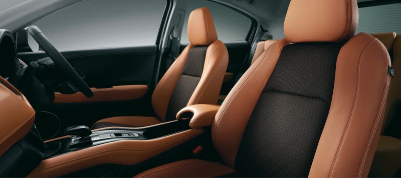 Honda Vezel Hybrid Z front seats