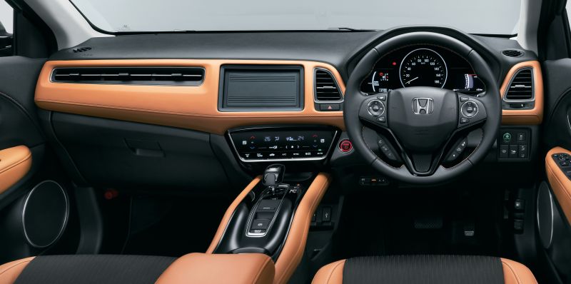 Honda Vezel Hybrid Z interior dashboard console