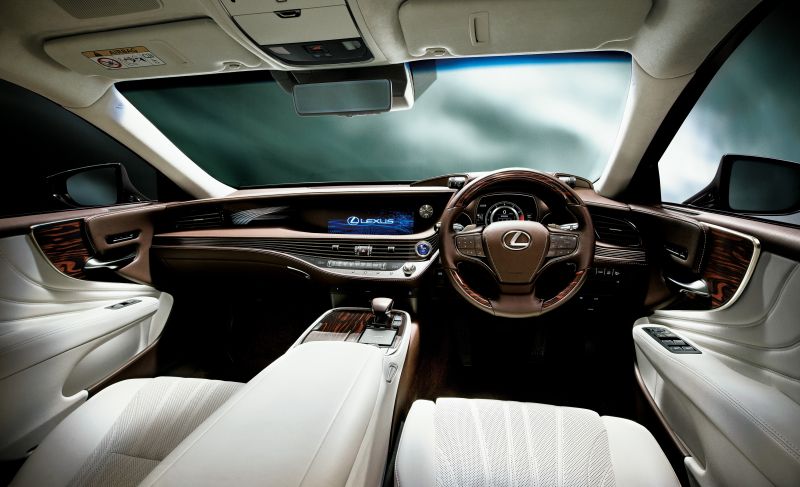Lexus LS 500h interior white Japan