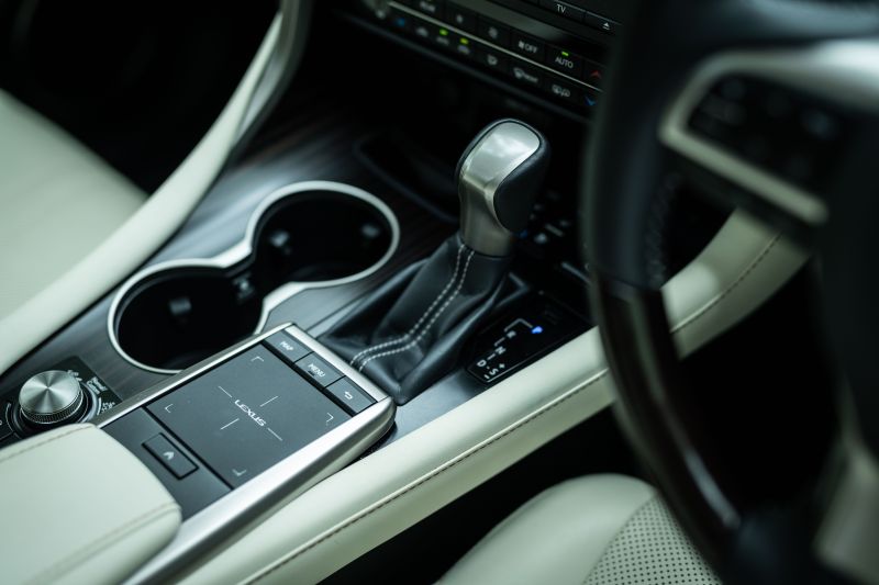 Lexus RX 450h hybrid centre console