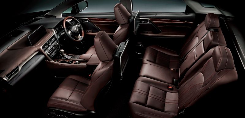 Lexus RX 450h hybrid seat layout