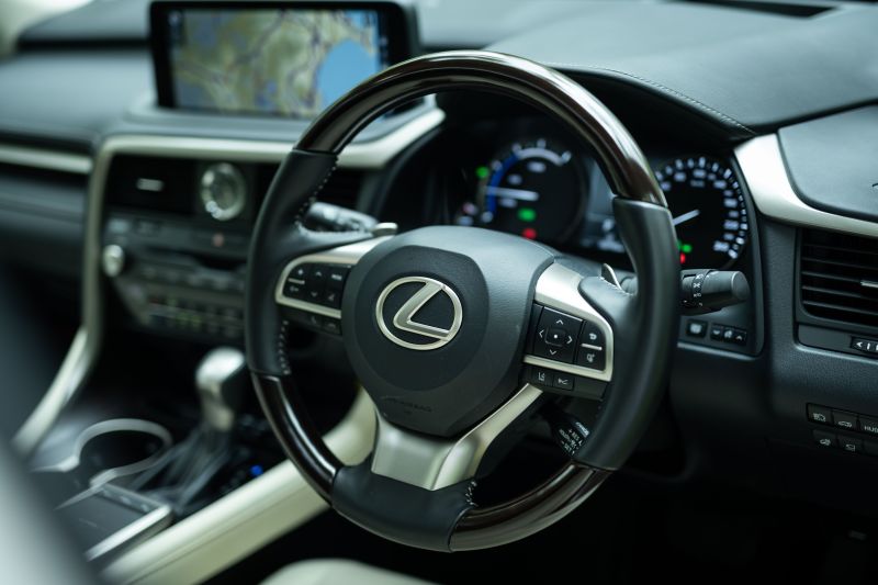 Lexus RX 450h hybrid steering wheel