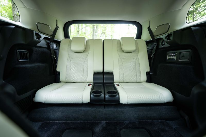 Lexus RX 450hL back seats white