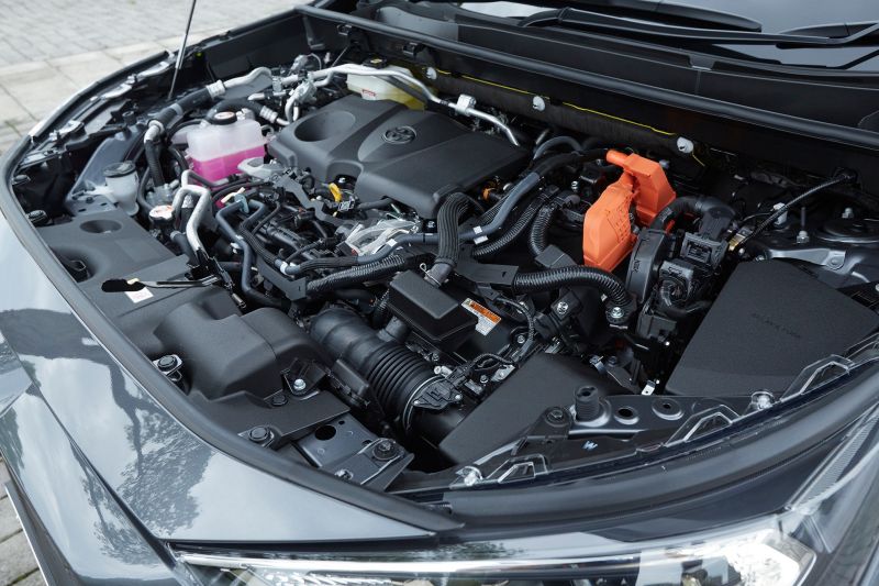 Toyota RAV4 hybrid PHV engine