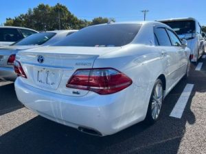 2011 Crown hybrid G Type, 27,000 km, white rear
