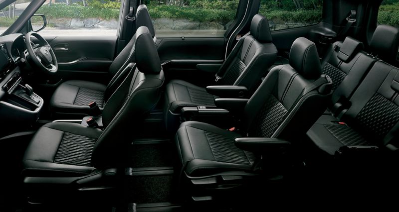 2024 Toyota Noah hybrid import seat layout