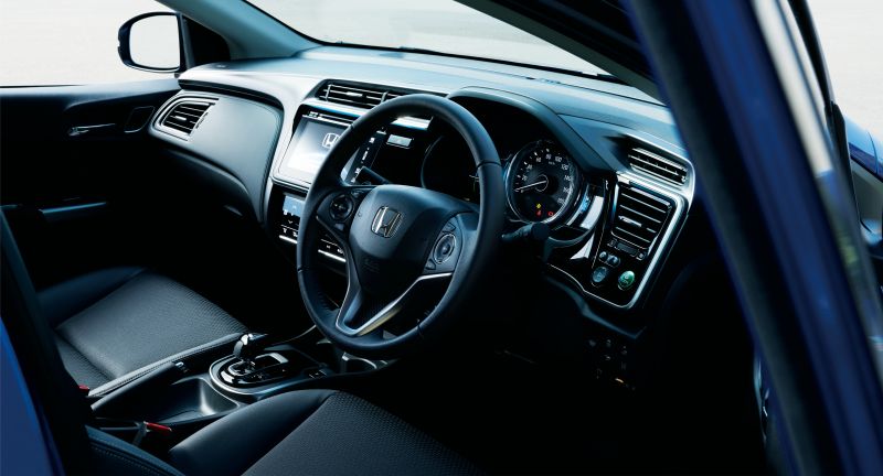 Honda Grace hybrid front seat interior