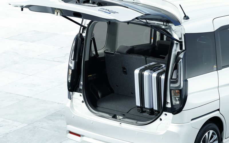 Solio Bandit hybrid rear cargo space