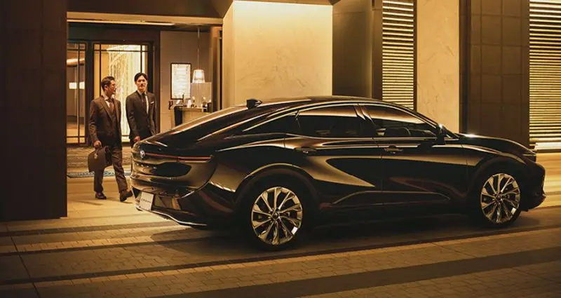 Toyota Crown Crossover black street