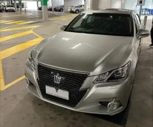 2013 Toyota Crown hybrid Athlete G front silver