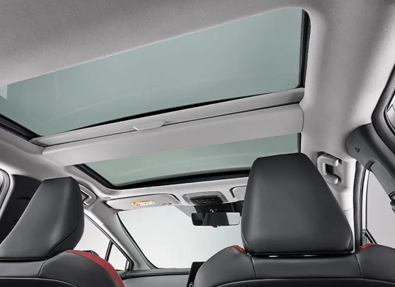 Panoramic roof (with manual sunshade).